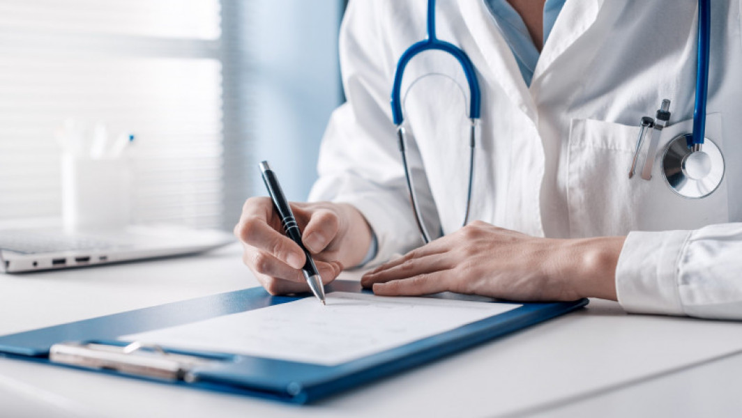 Percheziții la medici din Mureș acuzați de fraudă în sumă de peste 2 milioane de lei