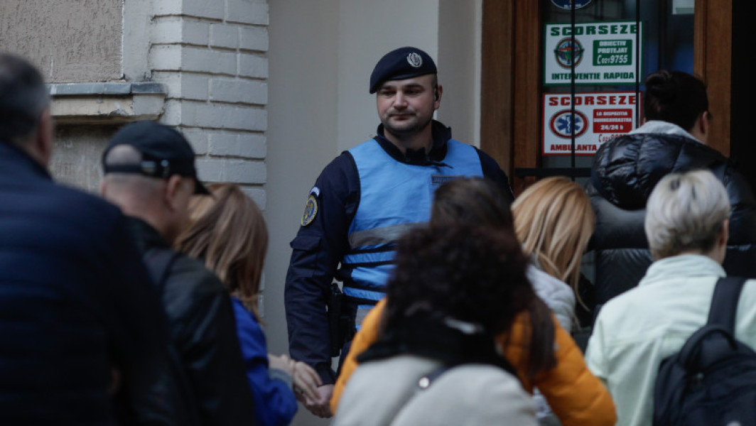 Elevul presupus a fi violat de colegi, audiat de procurori. Imaginile supravegheate de camerele din școală au fost ridicate.