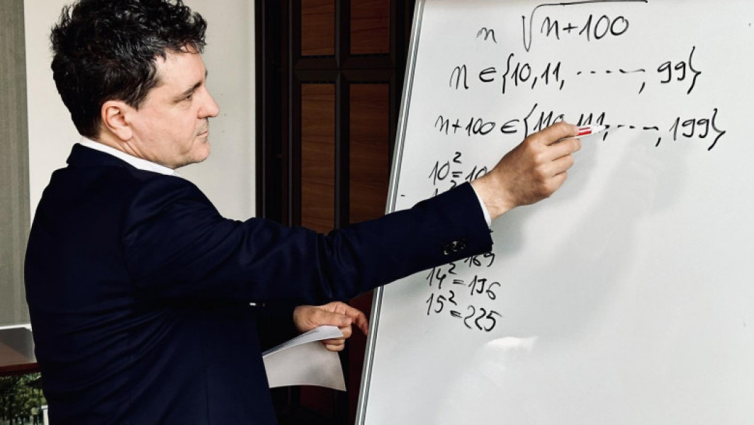 Nicușor Dan, campion al matematicii din Bacalaureat 2024, îi ajută pe elevi cu soluții video!