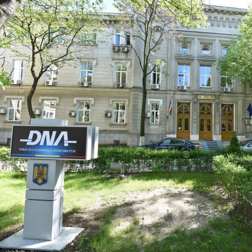 Procurorii DNA au retinut o persoana pentru dare de mita si ultraj asupra politistilor. Urmeaza a fi prezentat Tribunalului Ias, cu propunere de arestare.