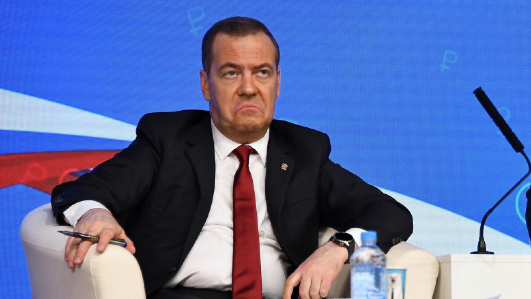 Medvedev acuză declarațiile lui Macron despre susținerea Ucrainei: Rusia nu mai are linii roșii pentru Franța