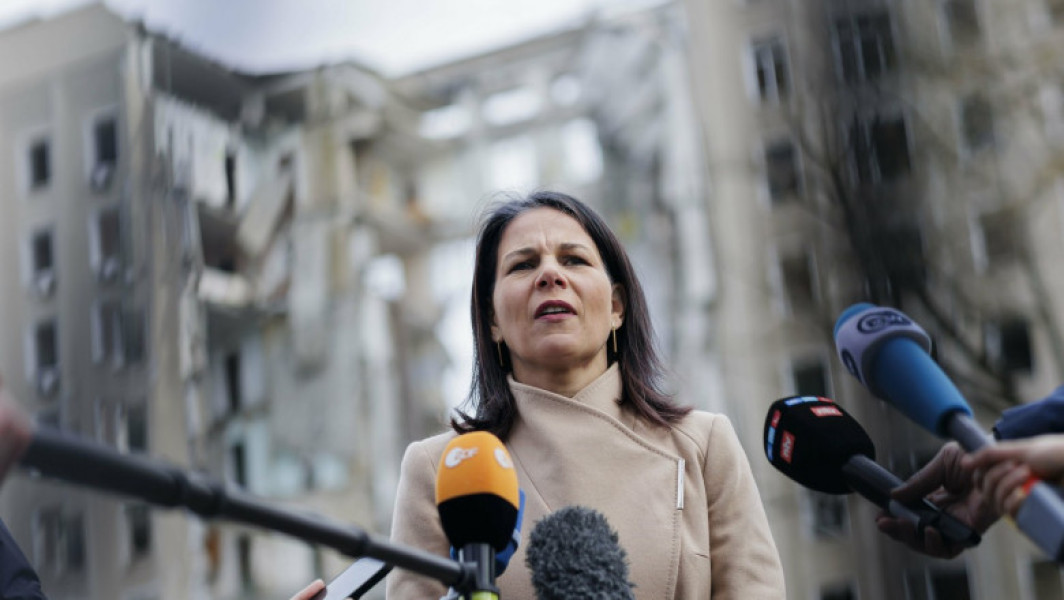 Baerbock dezaproba apelul Papei pentru pace în Ucraina și critică aliații săi pentru lipsa de sprijin.