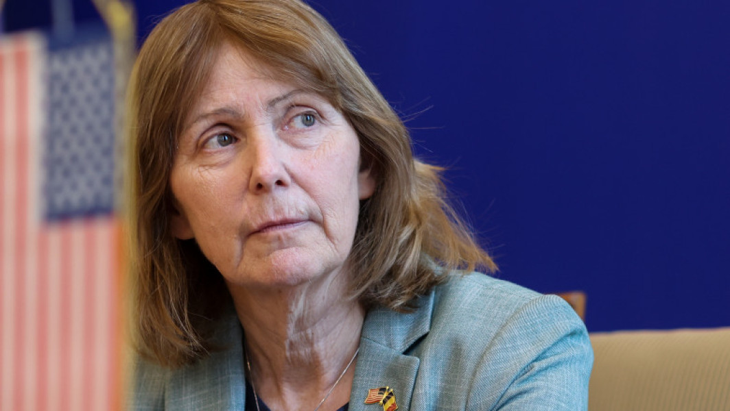 Ambasadoarea SUA întrebată despre candidatura lui Iohannis la NATO: SUA respectă preşedintele României