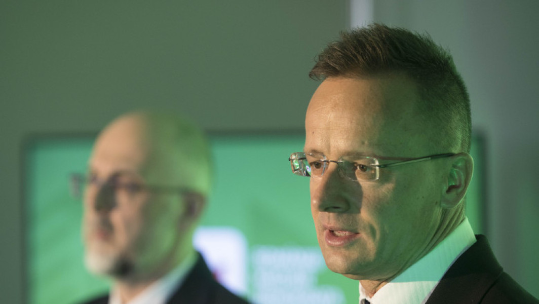 Ministrul Afacerilor Externe al Ungariei, Peter Szijjarto, tine pumnii pentru UDMR in alegerile din Romania