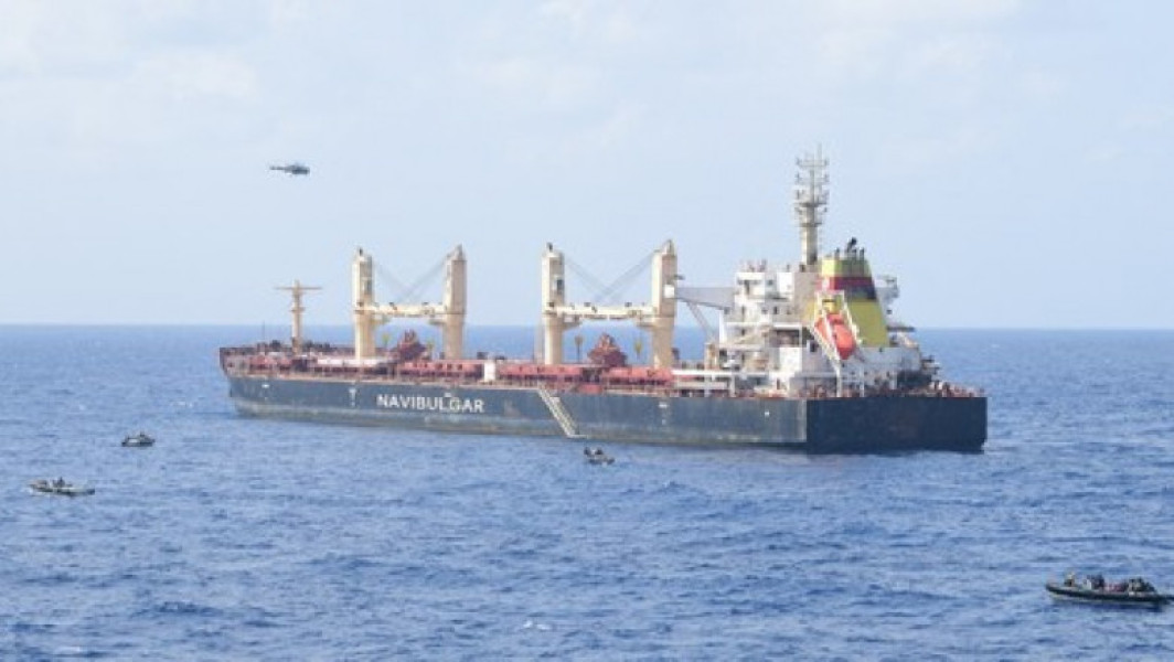 Nava indiană salvează 17 marinari capturați de pirați somalezi de pe vasul Ruen