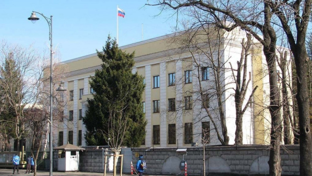 Ambasada Rusiei, reacție la geanta uitată în fața sediului: "O încercare de a provoca panică" - Rusia respinge provocările! O geantă suspectă a fost descoperită în capitală. Incidentul nu va împiedica votul pentru prezidențiale.