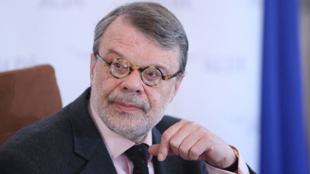 Decesul fostului ministru al Culturii, Daniel Barbu, a fost anunţat de Universitatea din Bucureşti: "Să se odihnească în pace!" Liturghia de înmormântare va avea loc joi la Biserica Sfânta Tereza a Pruncului Isus.
