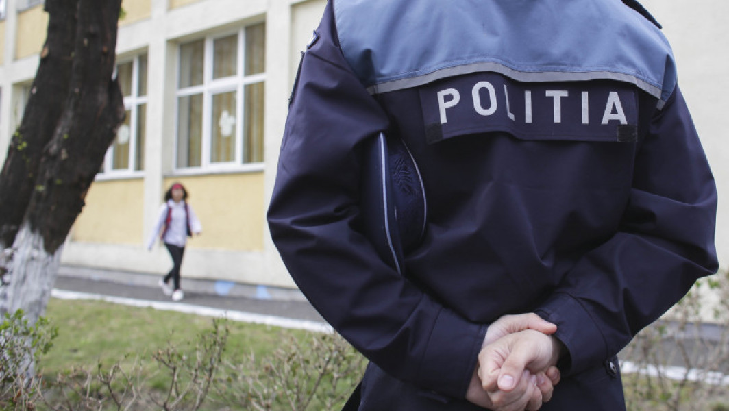 Profesorul de sport de la Colegiul din Pitești a fost arestat după ce a agresat sexual o elevă