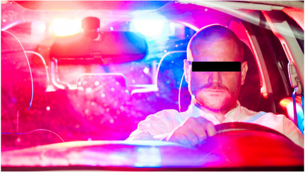 Accident după o urmărire în Suceava: șofer care a refuzat să se oprească de polițiști transporta țigări de contrabandă și avea numere false