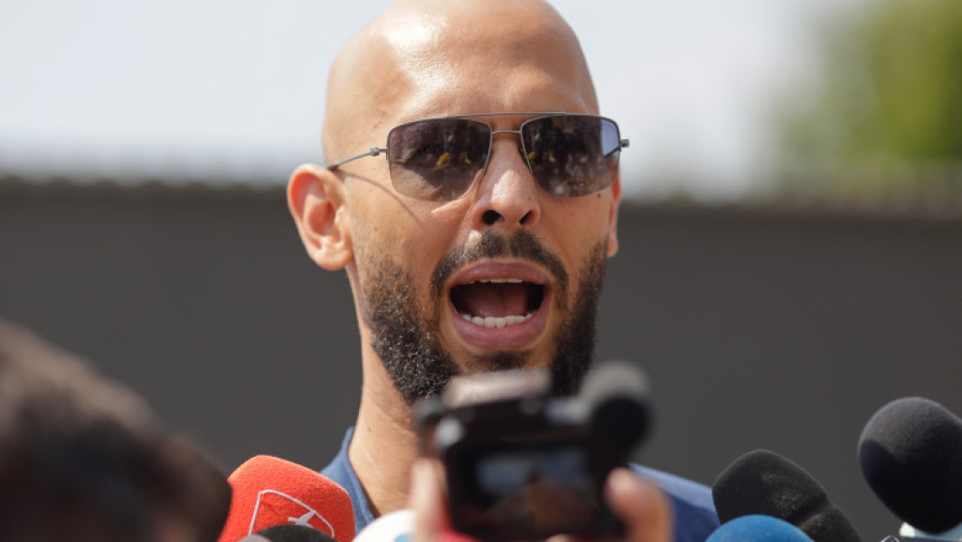 Bunurile fraților Tate, șeful unei bande criminale, rămân sub sechestru în România

Bunuri sechestrate în cazul fraților Tate: Poliția Română păstrează mașini și bani