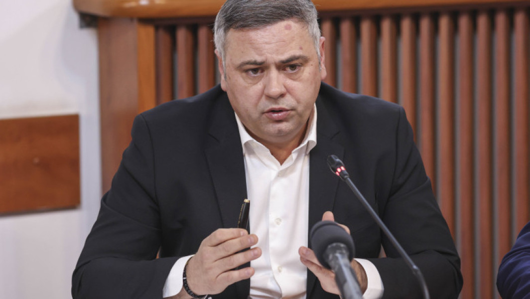 Ministrul Agriculturii, jucat ironic la intalnirea impotriva sa: “Nu imi pare rau ca eram copil cand a fost revolutia” - "Nu sunt nostalgic dupa Ceaușescu