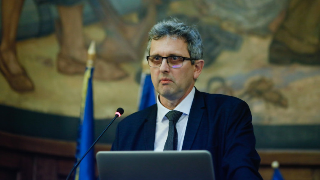 Economistul-șef al BNR avertizează: Mâncarea pretutindeni, calatorii cu trenul și refolosirea obiectelor - soluțiile la creșterea nivelului de trai al românilor