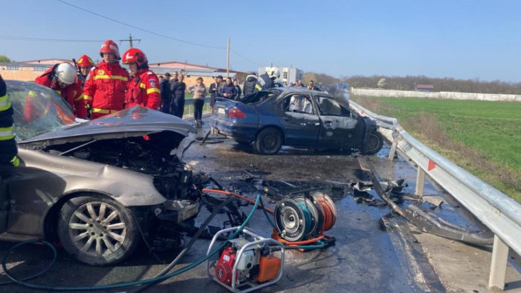 Accident grav în Dolj: O femeie a murit, cinci răniți după impactul puternic a două mașini, una a luat foc
