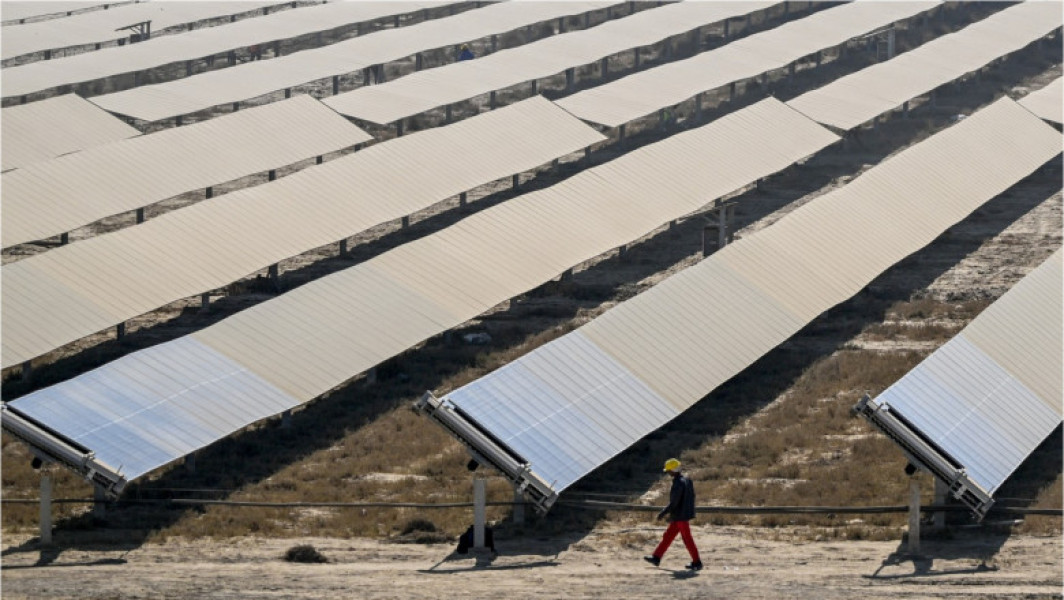 Un magnat al cărbunelui construiește cea mai mare centrală de energie curată din lume. Este de cinci ori mai mare decât Parisul