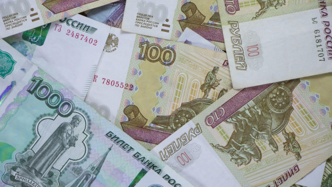 Rusia colectează mai greu banii din vânzările de petrol. Băncile din China au încetinit plățile