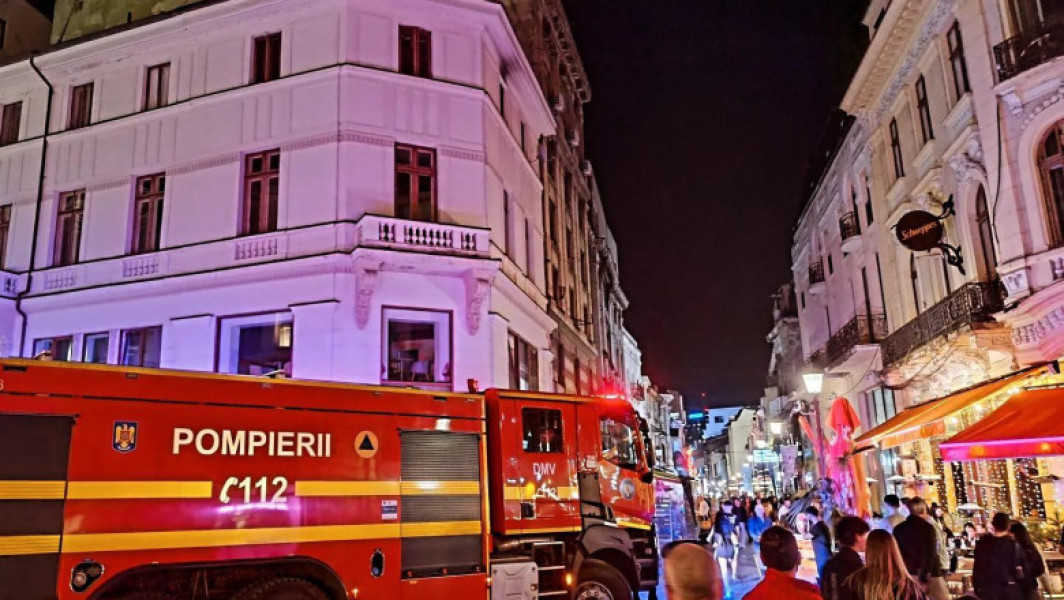 Un incendiu devastator în Centrul Vechi al Capitalei: Zeci de persoane fără adăpost după ce un coș de fum neizolat a cauzat distrugeri majore