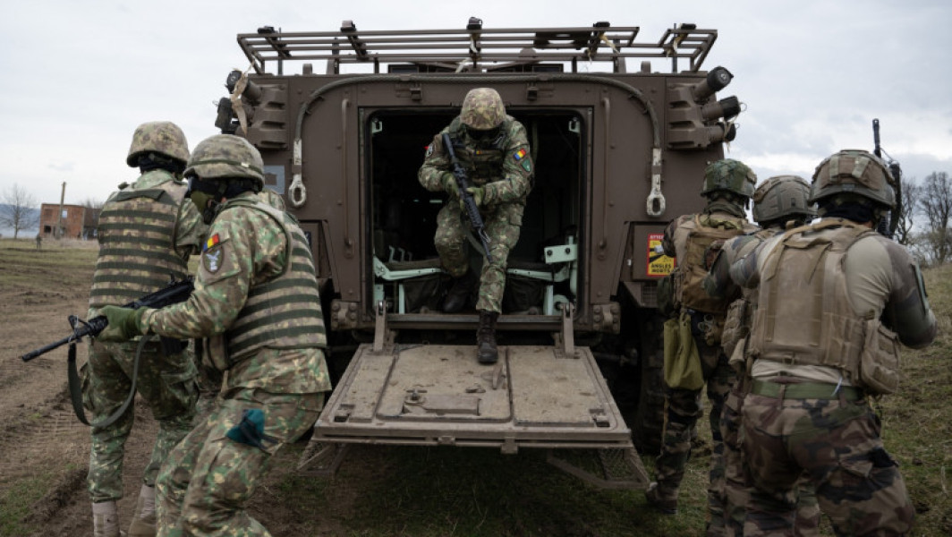 81% Români susțin aderarea la NATO și 38% consideră înrolarea în armată în cazul unui conflict cu Rusia - Sondaj IRES