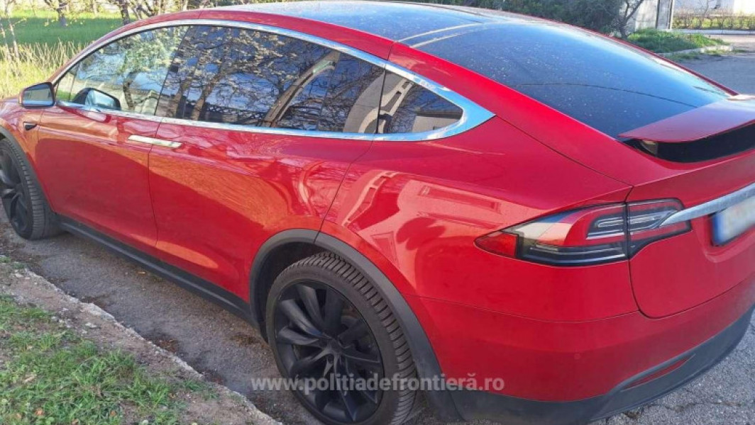 Autoturism marca Tesla, furat în Germania, a fost găsit în Huși în aceeași zi