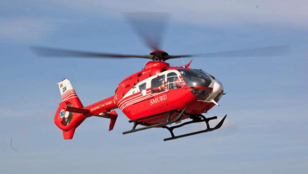 Transportul de urgență al unui bebeluș cu afecțiune severă de la Bistrița la Cluj-Napoca prin intermediul unui elicopter SMURD