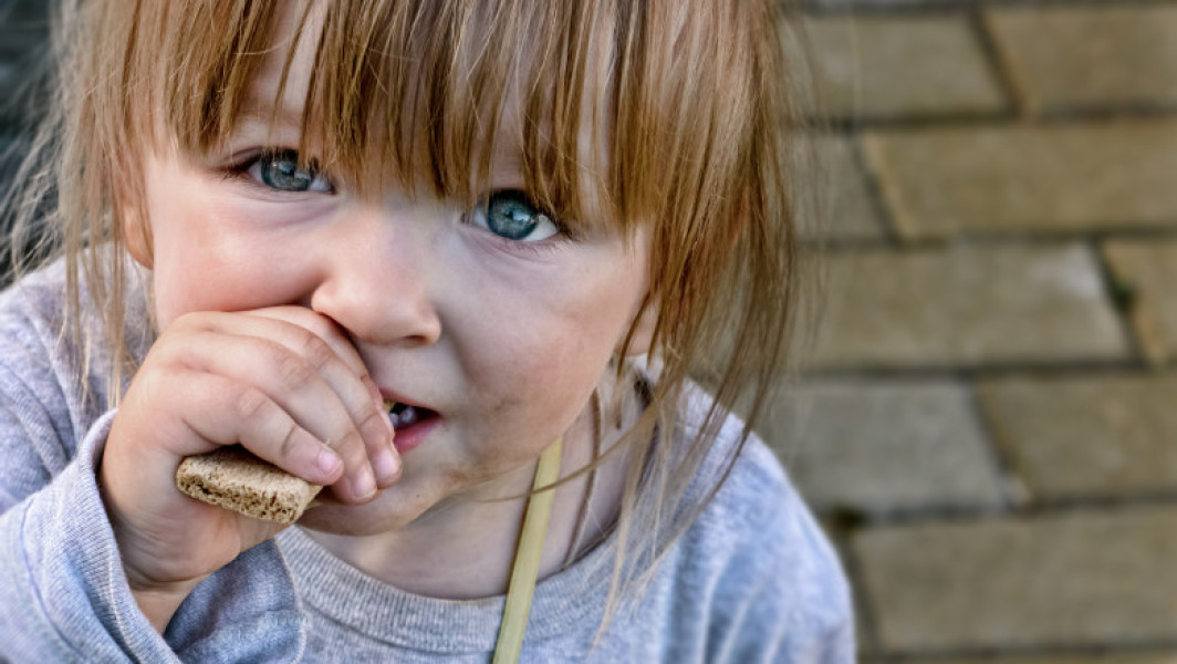 România se situează pe primul loc, la nivel european, în topul ţărilor în care copiii şi tinerii sunt puternic afectaţi de sărăcie