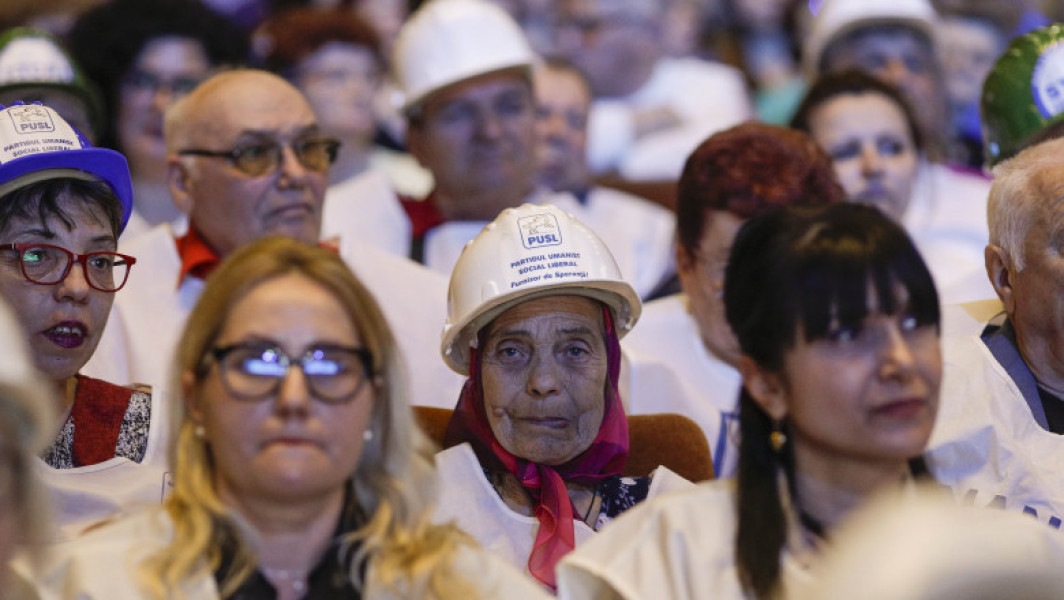 Video&Foto Mii de oameni aduși cu autocarele la lansarea lui Piedone pentru Primăria Capitalei. PUSL susține candidații PSD-PNL la Sectoarele 2, 4