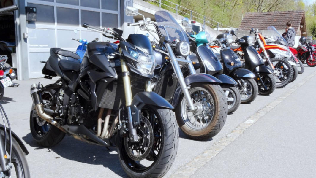 Motocicliștii nu mai au obligația de a deține triunghiuri reflectorizante, trusă de prim-ajutor şi extinctor. Legea a fost promulgată