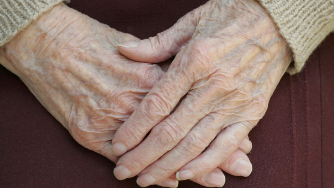 Situația critică a pensionarilor din România: Mii de vârstnici depind de împrumuturile de la Casele de Ajutor Reciproc pentru a-și asigura hrana de Paște