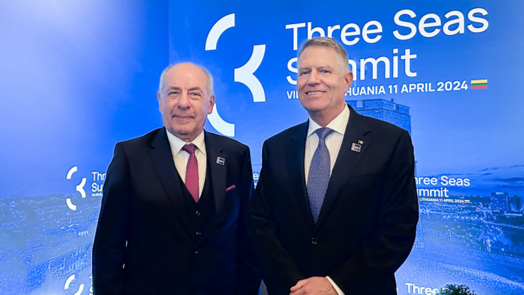 Preşedintele Klaus Iohannis discută cu preşedintele Ungariei la summit-ul de la Vilnius
