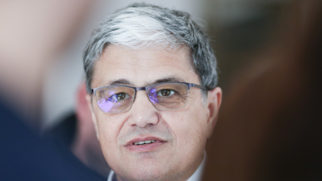 Ministrul Finanţelor, Marcel Boloş, declară că investițiile despre care vorbește încep să-și facă simțită prezența, după ce Agenţia S&P a reconfirmat ratingul suveran al României și perspectiva stabilă. Externi specialiști evidențiază progresul la capitolul reforme, dar mai este de muncă.