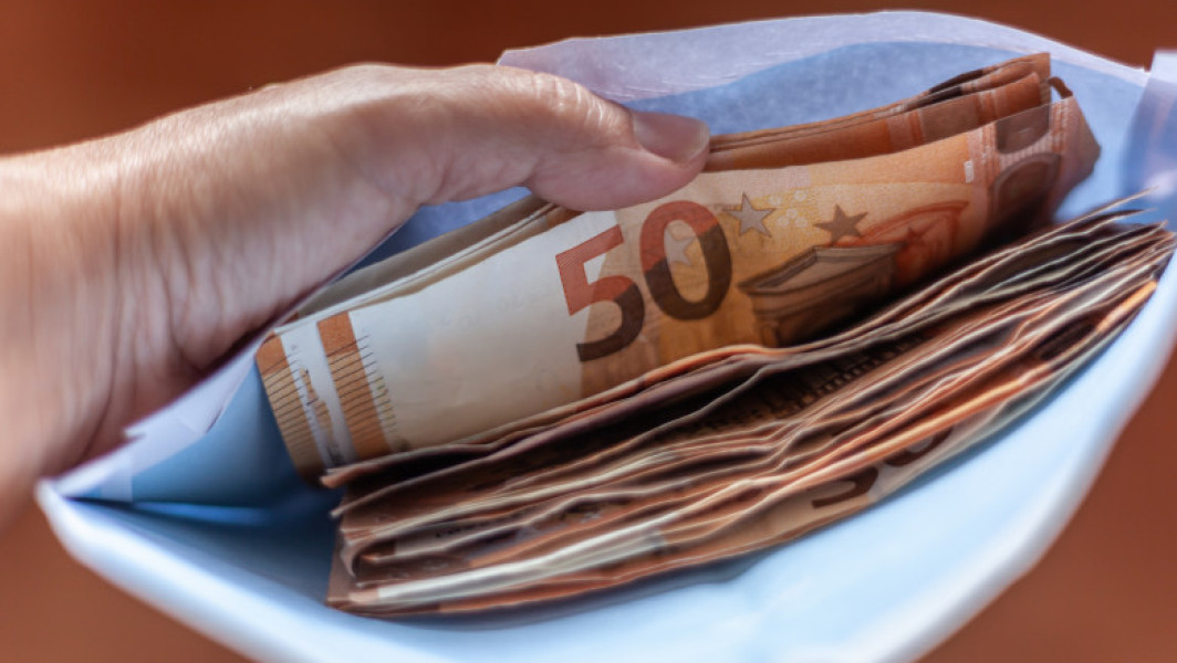 Inșelăciune cu bancnote de euro false, condamnat să poarte închisoare. Satul Mare - condamnarea unui bărbat la 5 ani de detenție.