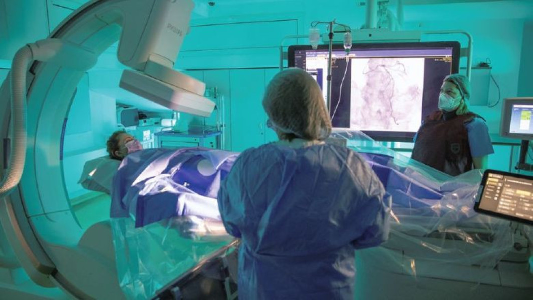 „Doctorul mi-a zis că nu mai plec decât cu salvarea”. Cum a fost tratată o pacientă cu o afecțiune rară