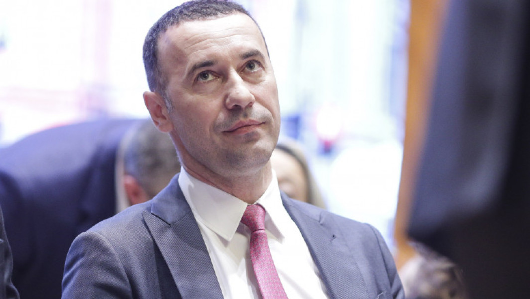 „Din respect pentru prahoveni”: Iulian Dumitrescu, urmărit penal de DNA, şi-a depus candidatura pentru un nou mandat la CJ Prahova
