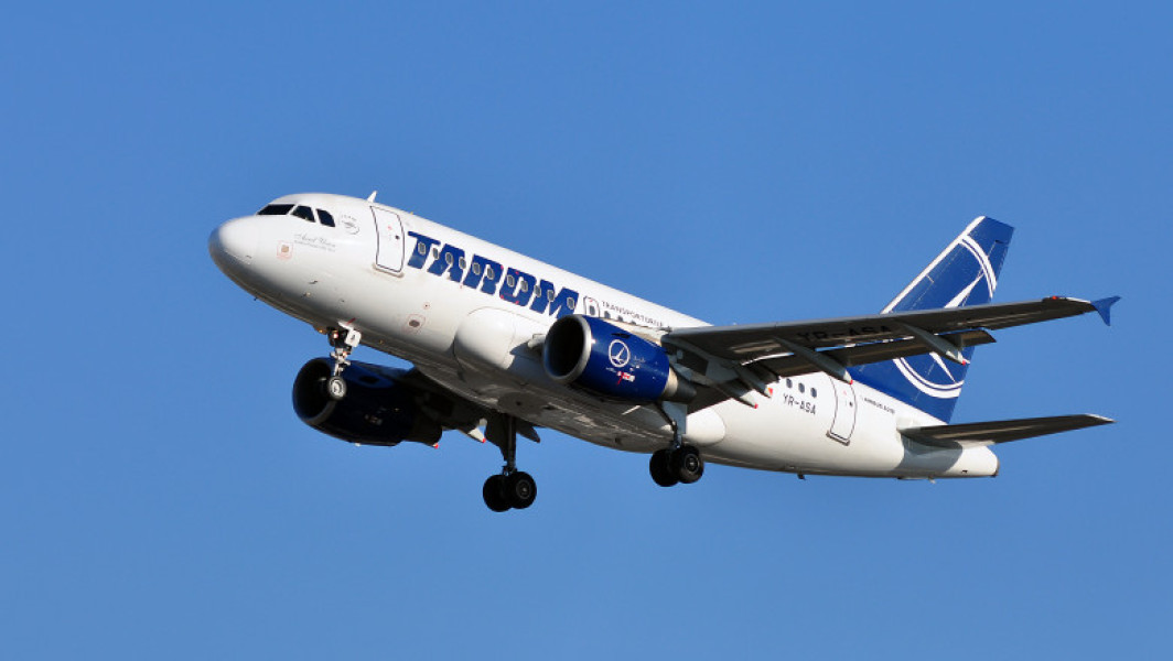 Ministrul Transporturilor propune măsuri pentru salvarea TAROM. Până la jumătate dintre angajați ar putea fi concediați.