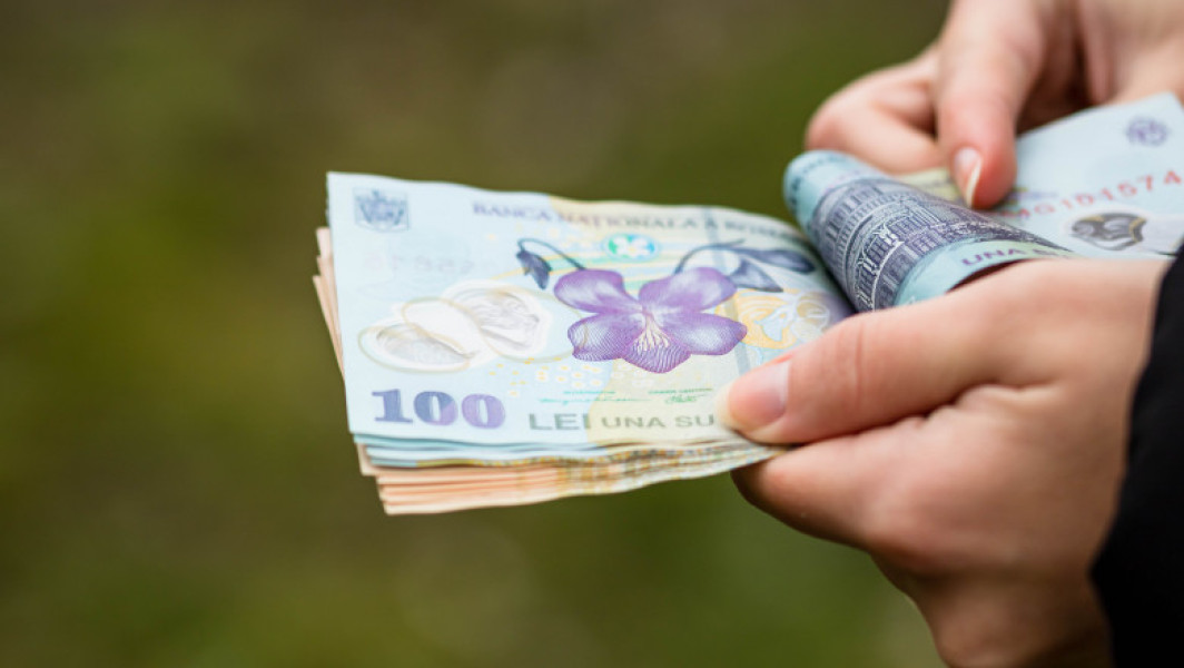 O farmacistă șefă din Bihor a decontat servicii medicale fictive de 377.000 de lei. Cu banii și-a cumpărat bijuterii, haine și o mașină