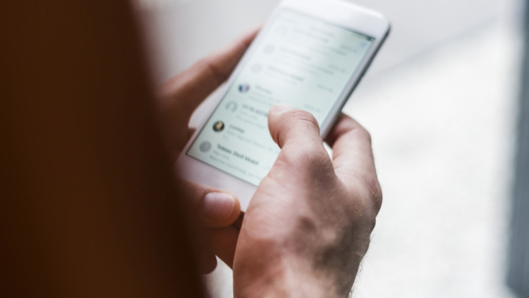 Profesorul de religie din Bihor, sancționat pentru postările cu manele pe grupul de WhatsApp al elevilor de la clasa a VI-a