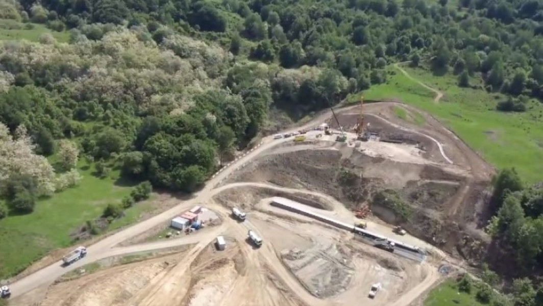 Stadiul lucrărilor pe Autostrada A1 Sibiu - Pitești: Au fost săpați peste 1 km de tunel la Tigveni - Curtea de Argeș. Află detalii de la CNAIR