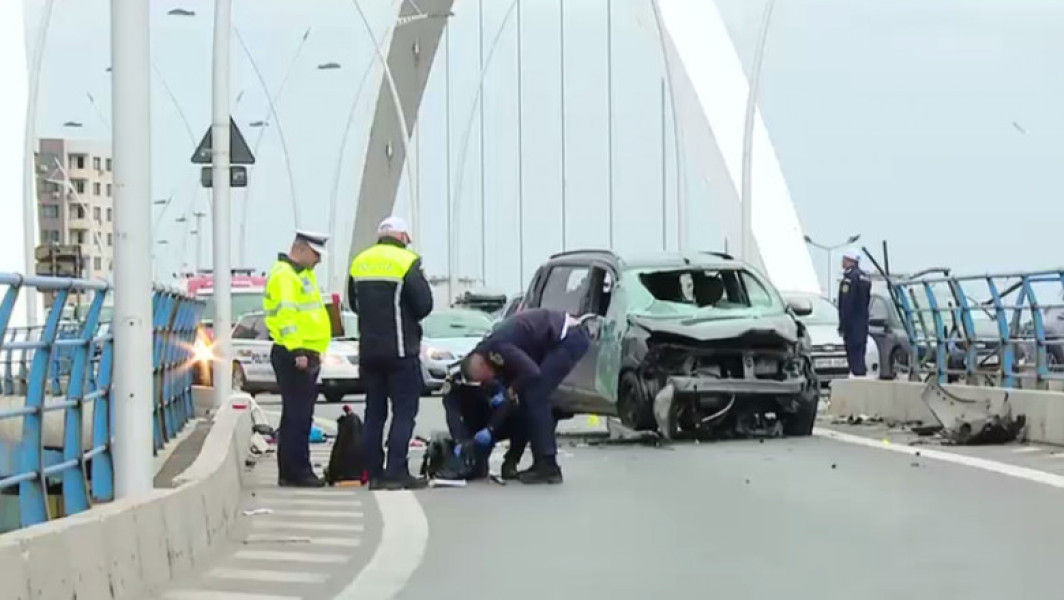 Șapte femei rănite în urma unui accident pe Podul Basarab din București: Video cu mașina răsturnată