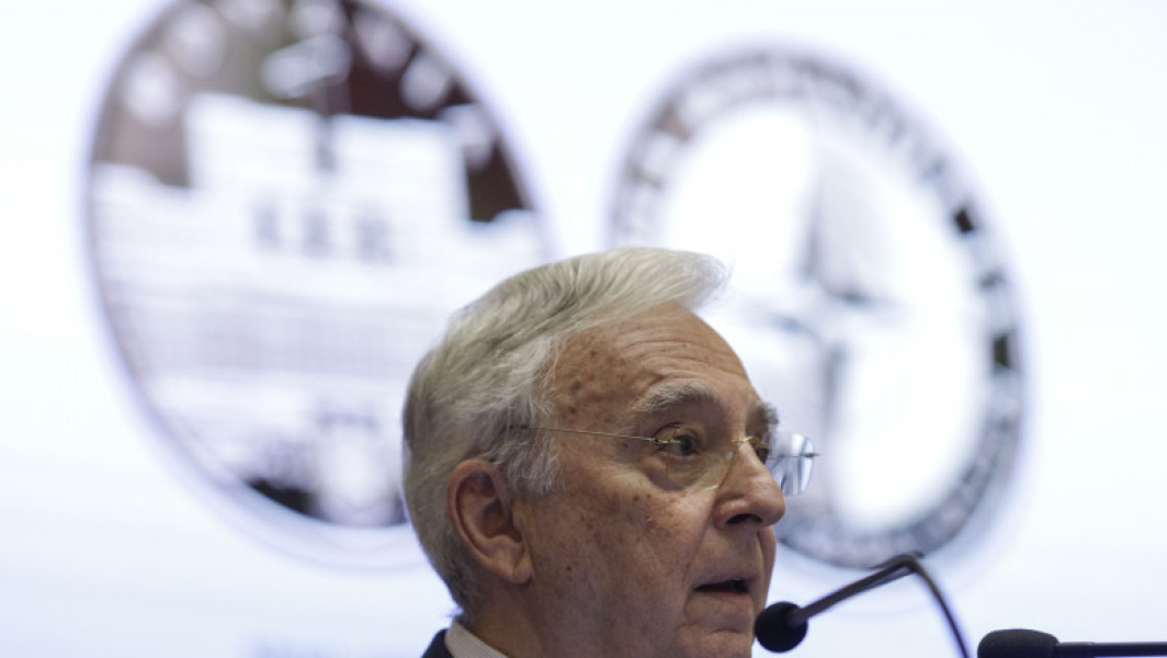 Guvernul se împrumută pentru a finanţa deficitul bugetar. Isărescu: Şoc teribil fără finanţarea deficitului.