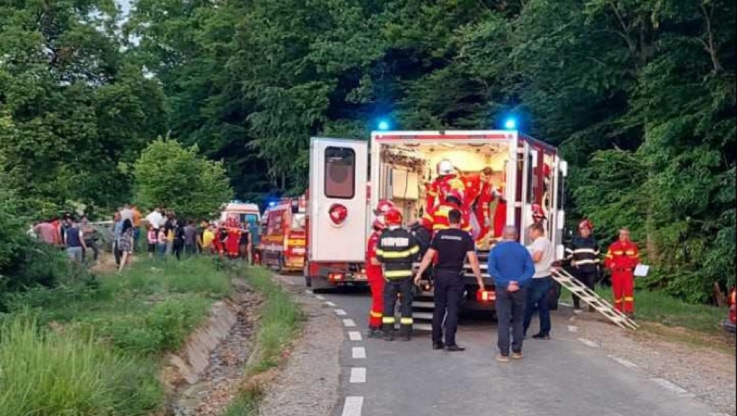 Tragedie rutieră în Bistrița: Adolescent decedat, alte 8 persoane implicate în accident, activat Planul Roșu