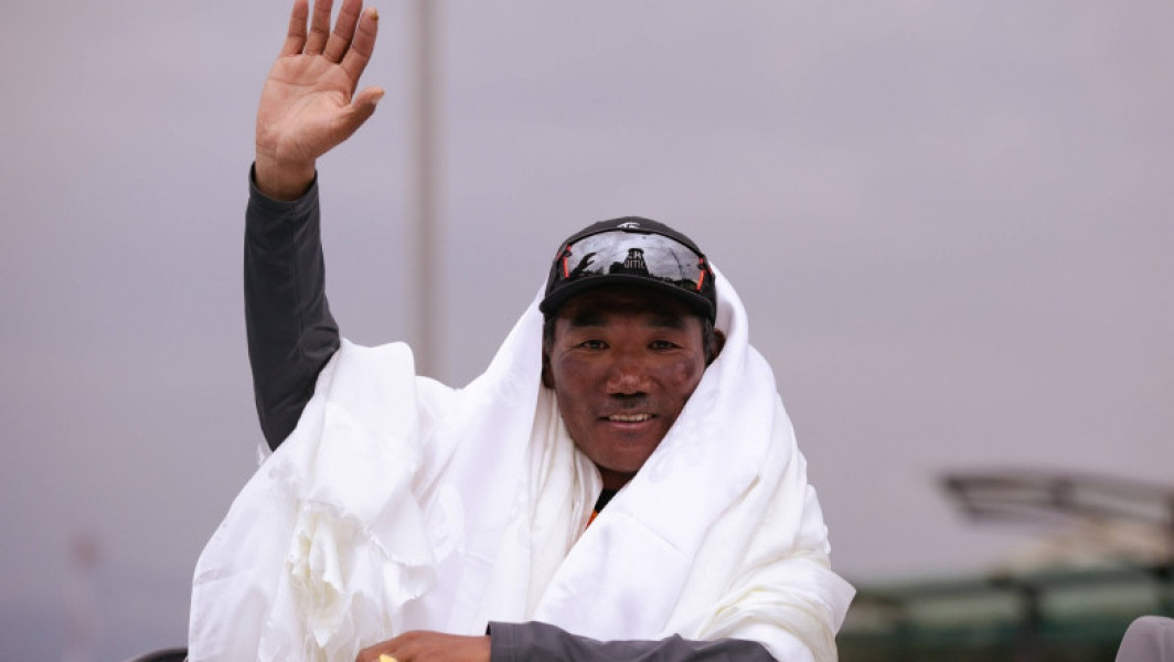 Record mondial batut de Kami Rita Sherpa: 30 de summit-uri atinse pe Everest