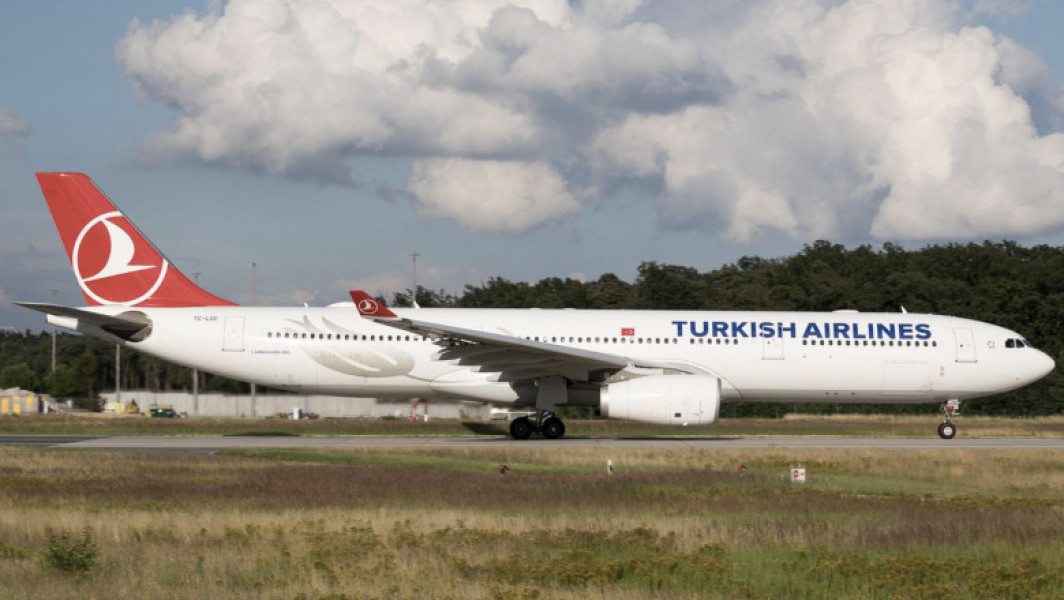 Foto „Incident grav” pe aeroportul Otopeni luna trecută. Un Airbus cu aproape 270 de oameni la bord a lovit zece balize la decolare (raport)