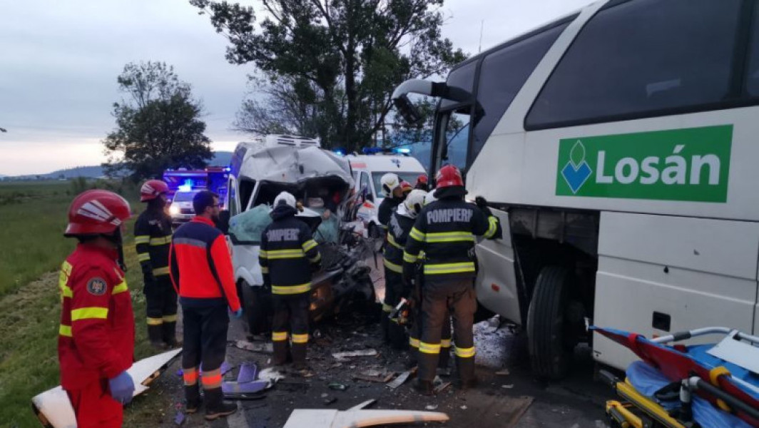 O persoană decedată și 3 rănite într-un accident grav în apropiere de Rășnov