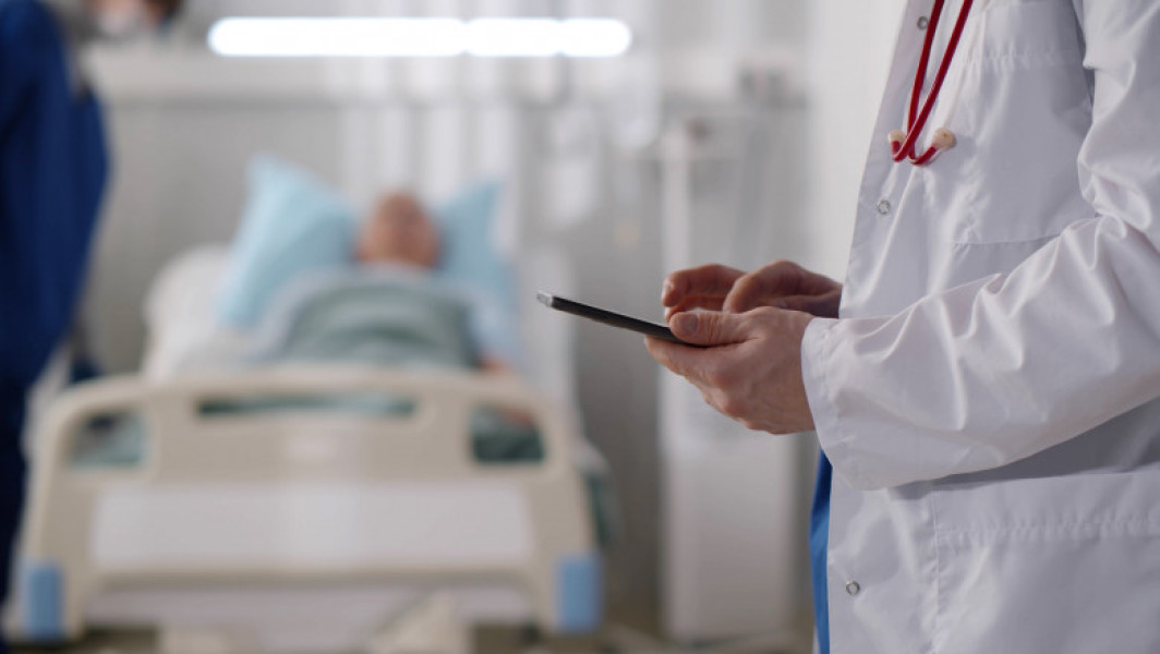 Ancheta la SCJU Sibiu: Medic acuzat ca vine beat la munca si trateaza pacienti