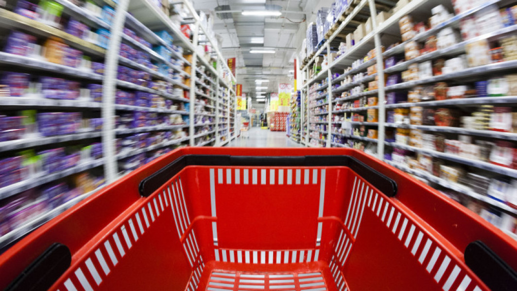 Asociaţiile de comercianţi cer un studiu de impact înaintea oricărei decizii privind o nouă plafonare la toate produsele românești