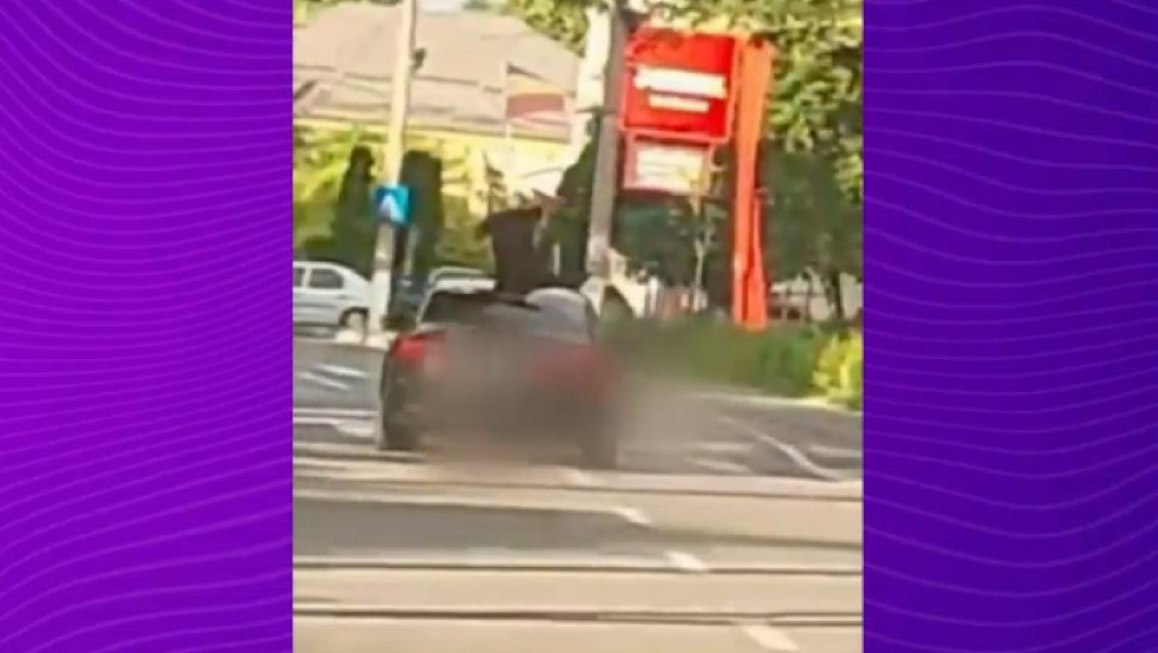 Bărbați amenințând cu pistolul, filmați pe mașină - imagini șocante în Turnu Măgurele
