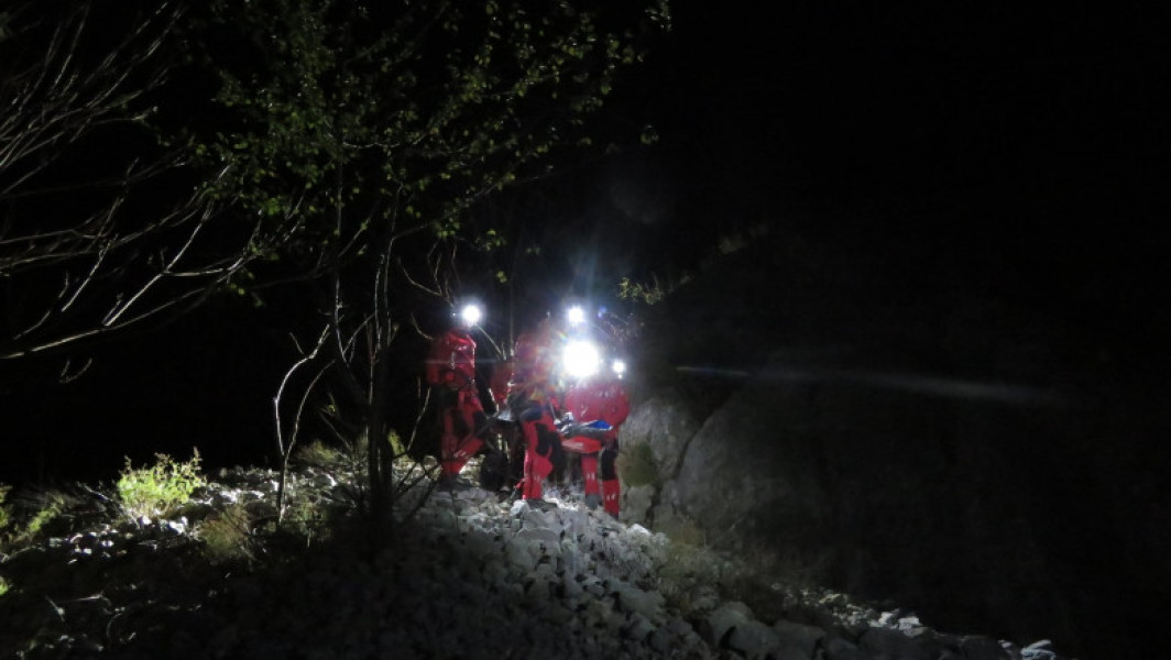 Ucraineni recuperaţi din Munţii Maramureşului de către poliţişti şi salvamontişti