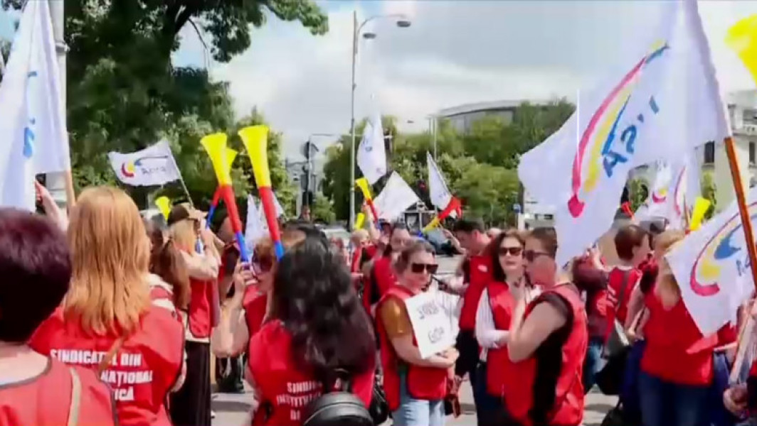 Proteste ale angajaților din administrație și cultură din cauza majorării salariului minim