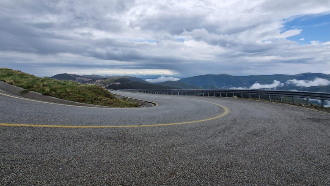 Foto Se redeschide circulația pe Transalpina. Sectorul de drum dintre Rânca şi Curpăt va fi deschis doar între anumite ore