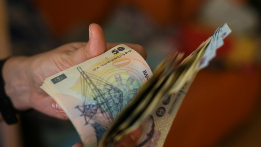 Salarii mai mari din 1 iulie pentru aproape 1,8 milioane de români. Câți bani va lua în mână un angajat care va câștiga 3.700 de lei