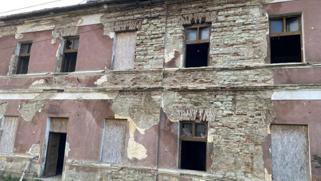 Galerie Foto Descoperire înfiorătoare făcută într-o școală veche din Bistrița-Năsăud, în timpul renovării